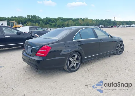 2011 Mercedes-Benz S 550 4Matic z USA, uszkodzony, nr VIN WDDNG8GB1BA405570